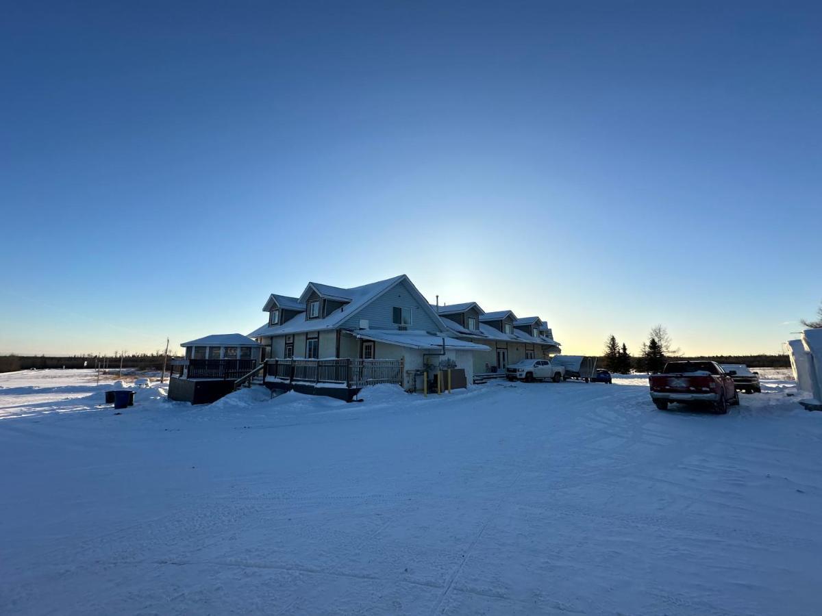 North Adventure Inn Cochrane Exterior foto